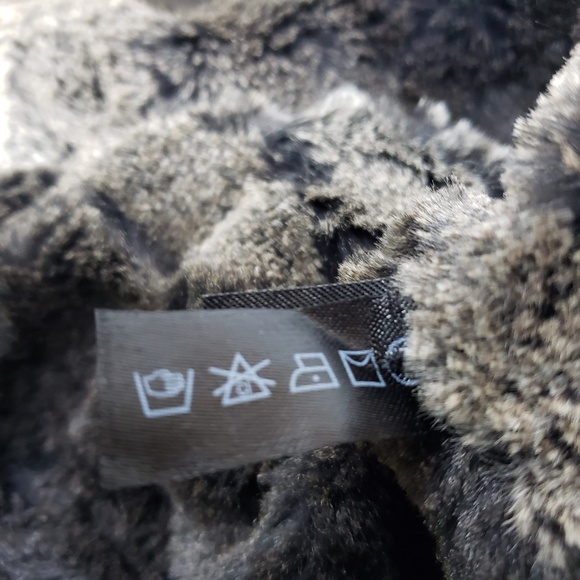 Denver Hayes Plush Fur Infinity Scarf - Picture 5 of 5